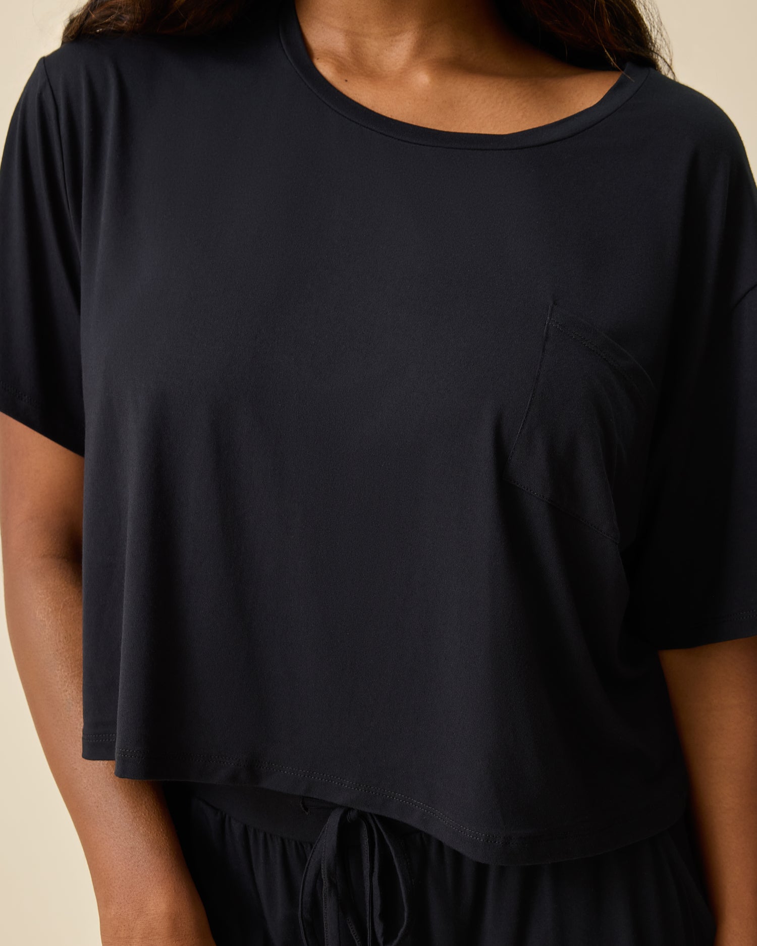 Aria Bamboo Casual Cropped Short Sleeve Top | Black - Image 2