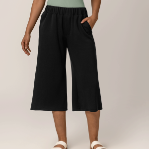 Evie Maternity & Postpartum Pull-On Cropped Pant | Black