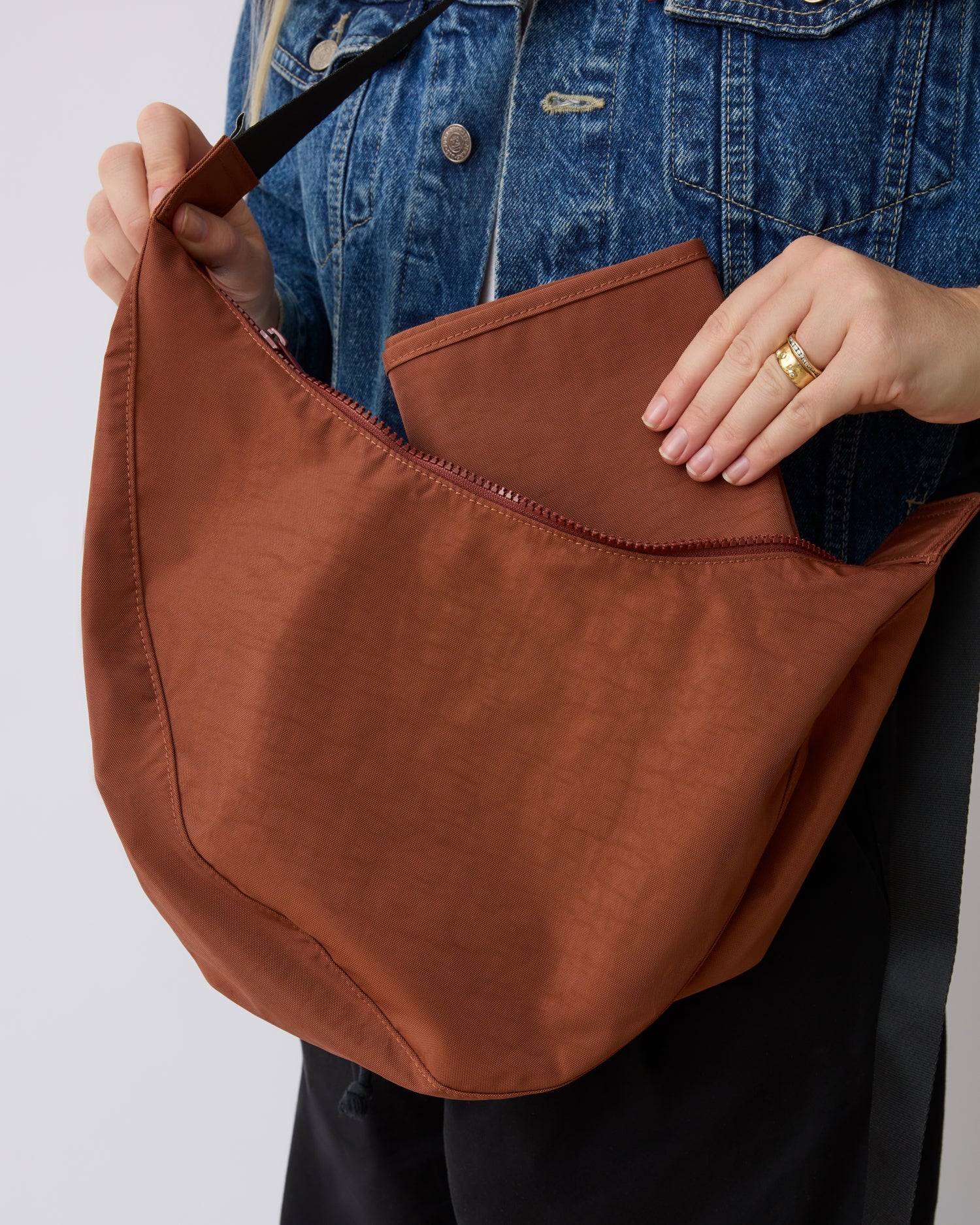 Quick Change Half Moon Bag | Cinnamon - Image 3