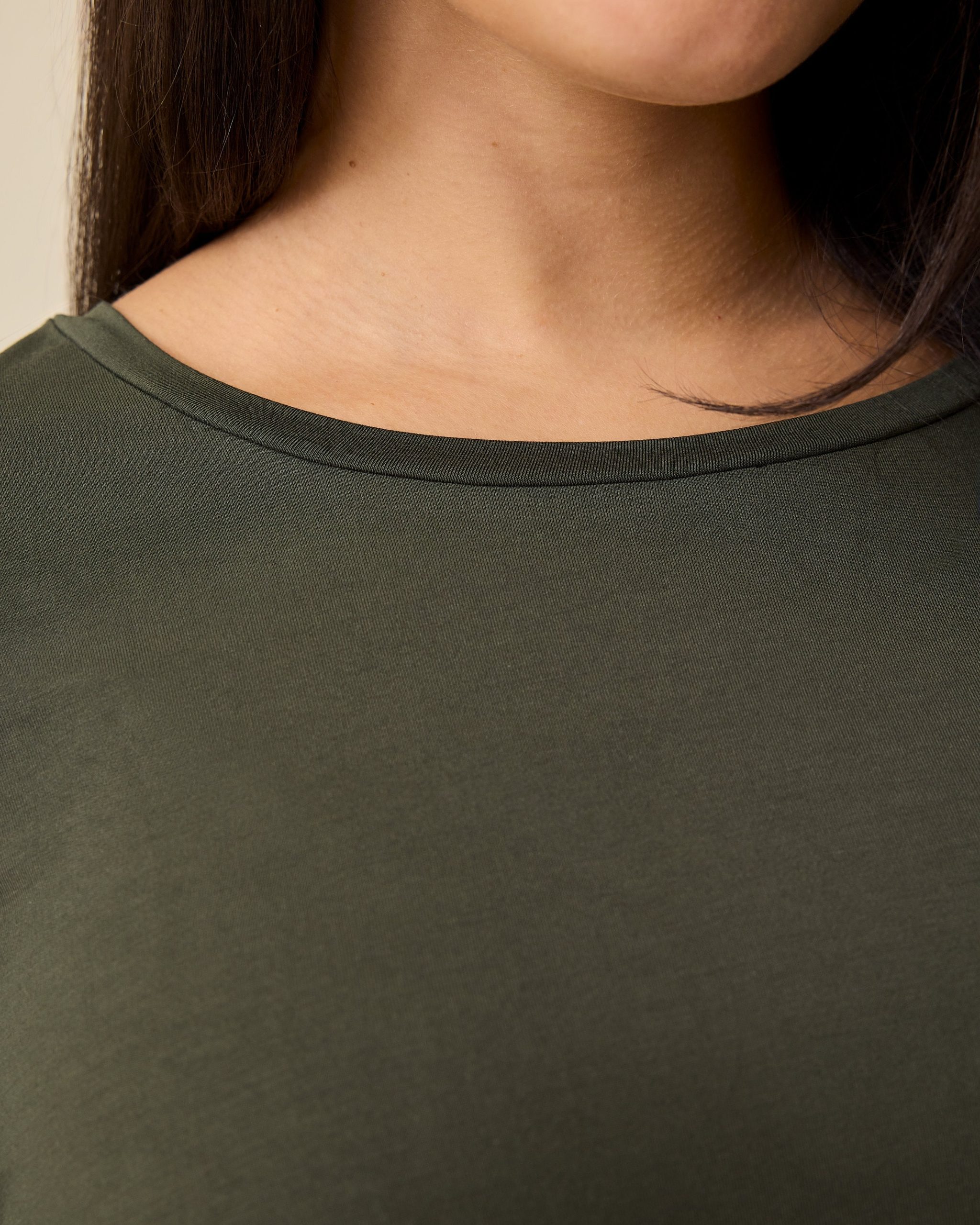 Aria Bamboo Casual Cropped Long Sleeve Top | Thyme - Image 4