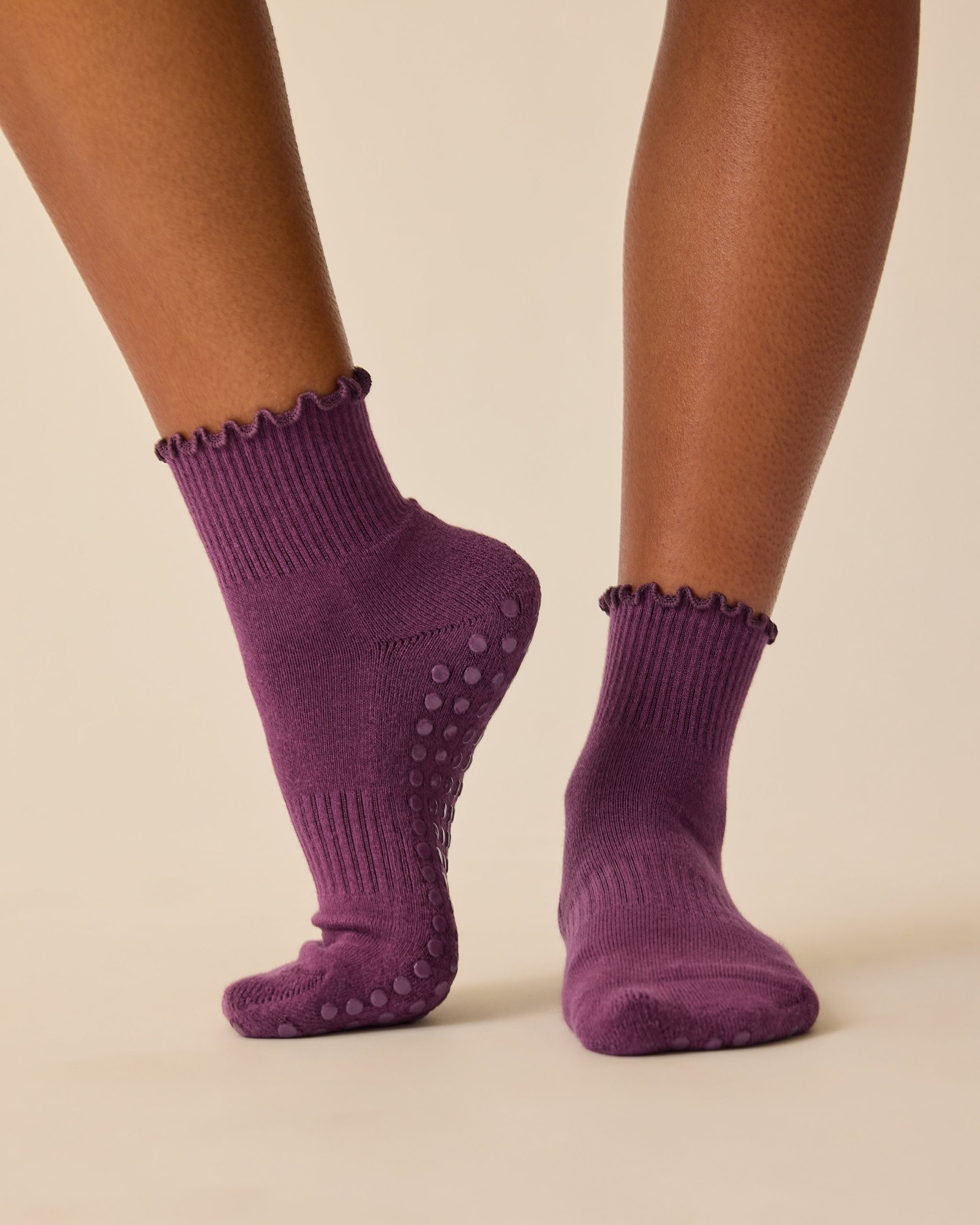 Non-Slip Ruffle Ankle Socks | Burgundy Plum