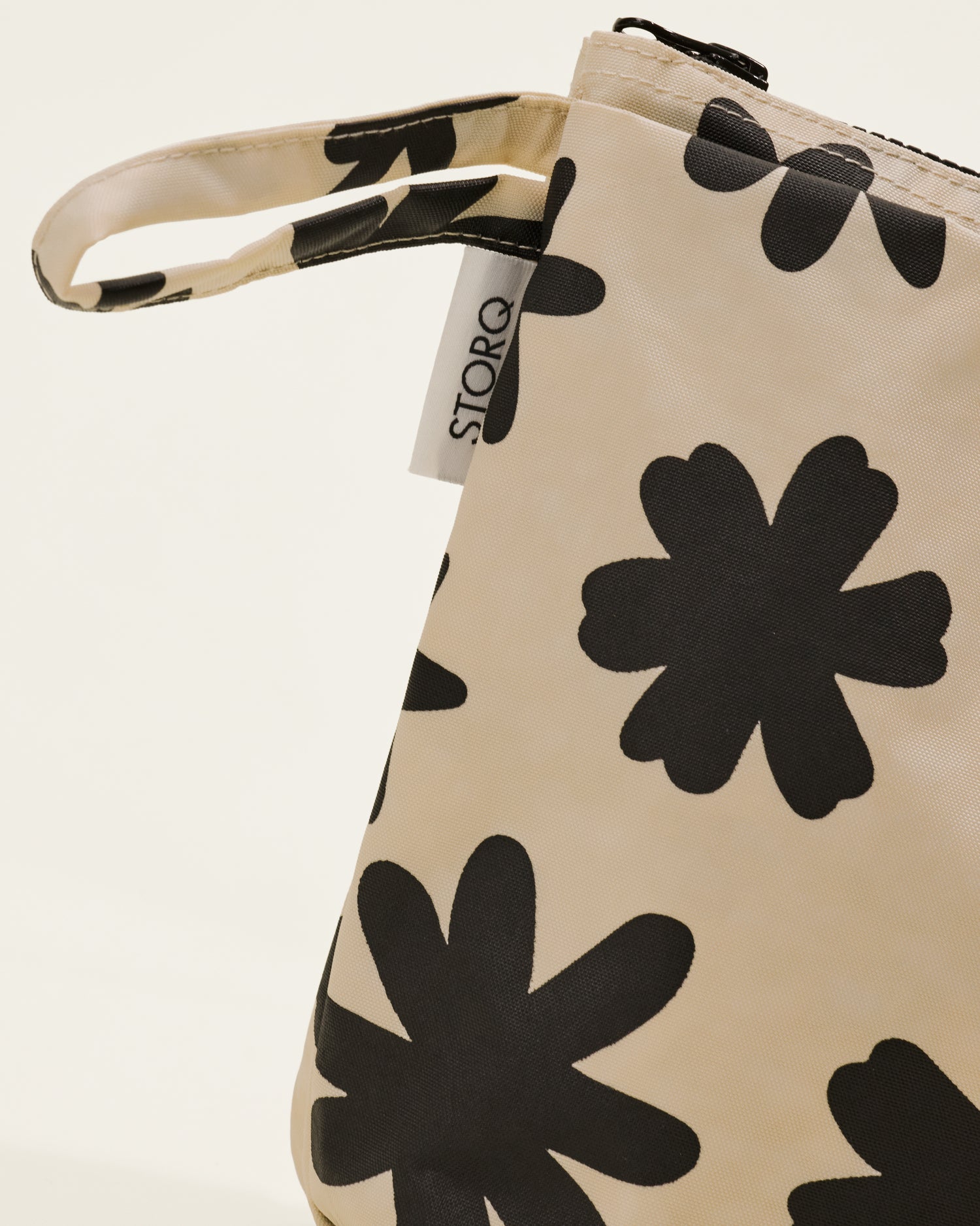 Quick Change Kit Bag | Cream Chamomiles - Image 3