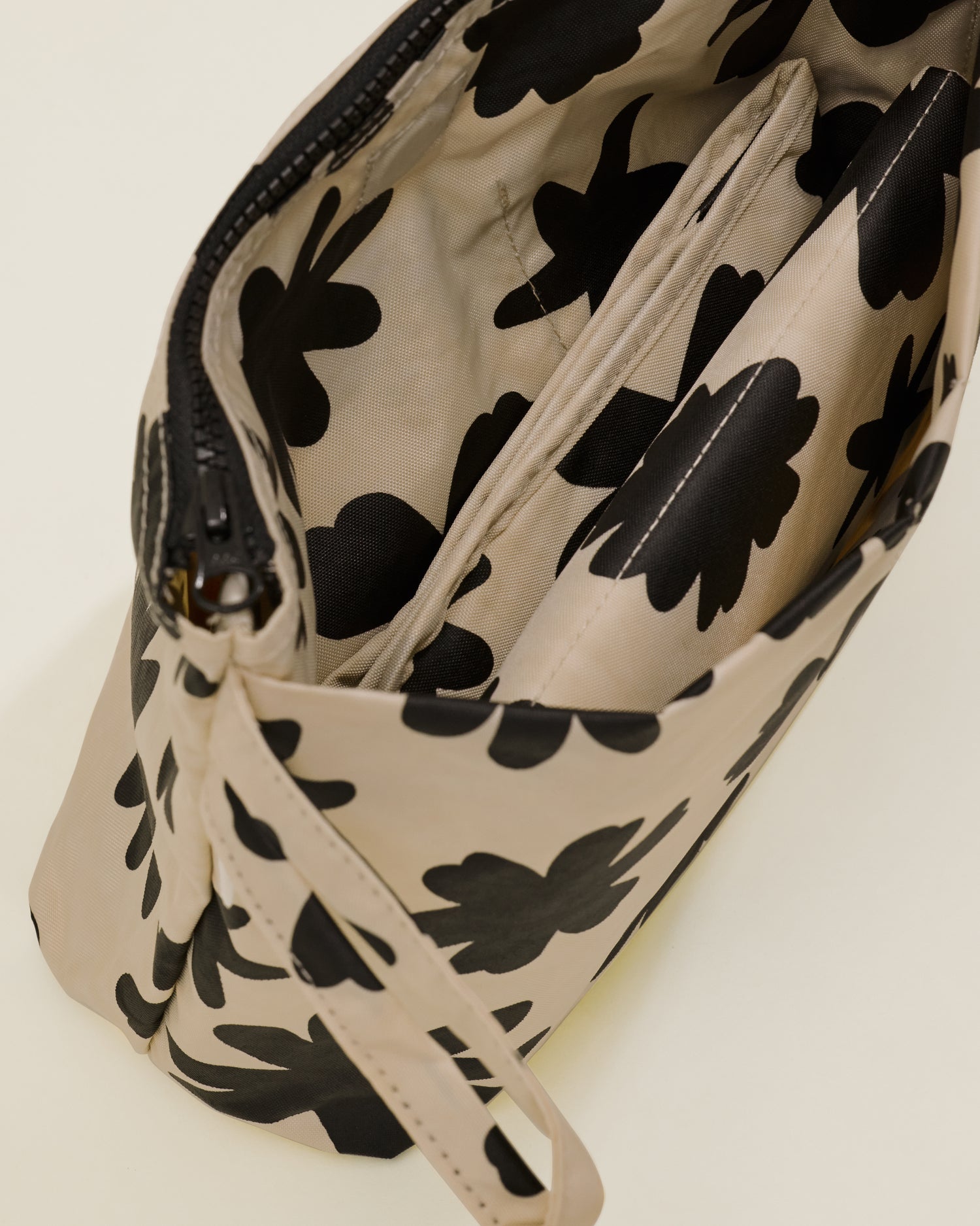 Quick Change Kit Bag | Cream Chamomiles - Image 4