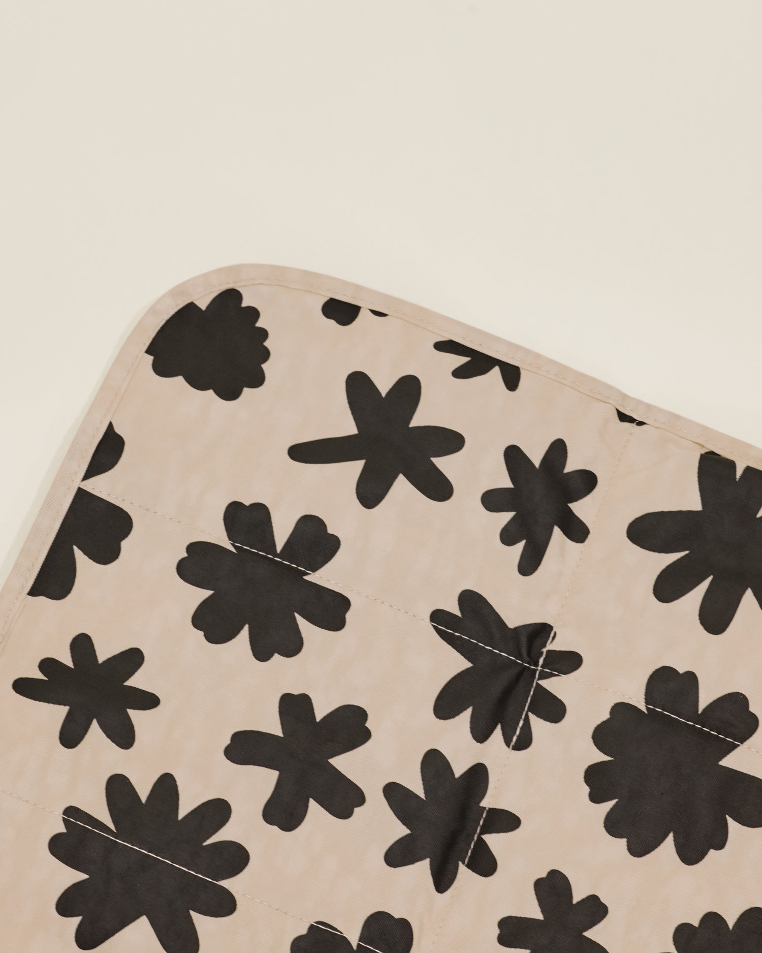Quick Change Kit Bag | Cream Chamomiles - Image 6