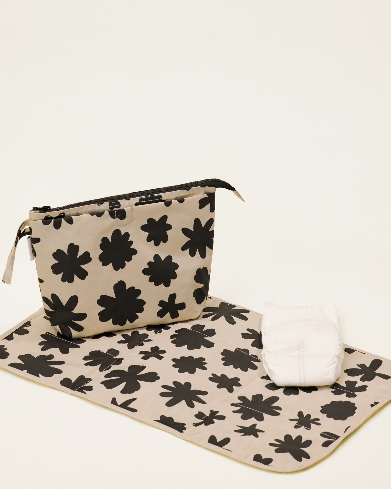 Quick Change Kit Bag | Cream Chamomiles - Image 5