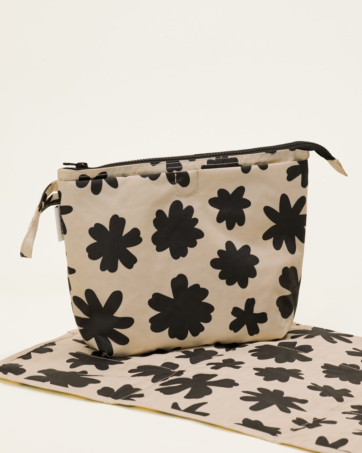 Quick Change Kit Bag | Cream Chamomiles - Image 2